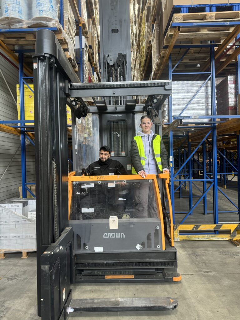 Unsere Praktikantin beim Girls Day in der Kontraktlogistik von BTG Feldberg & Sohn